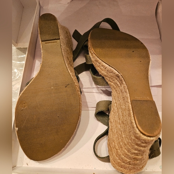 Womens 10.5 sandals wedge olive green crisscross adjustable straps buckle - Picture 6 of 6